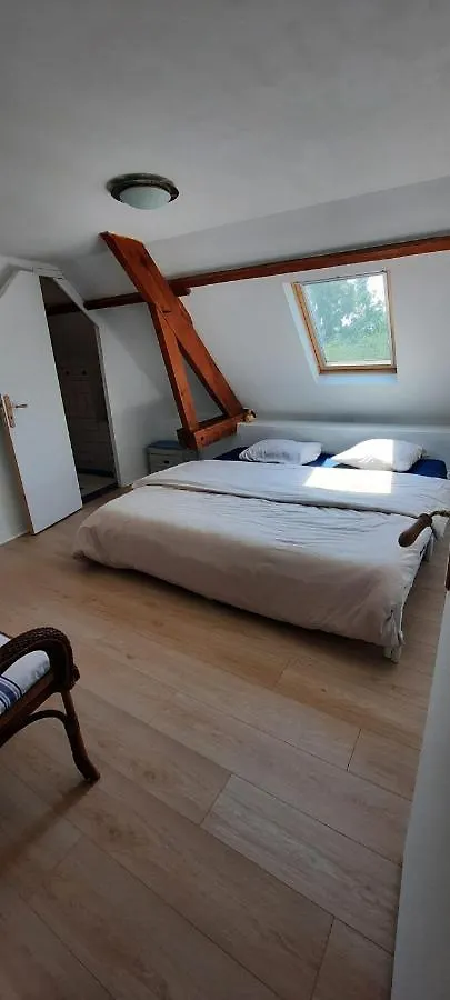 Domaine La Touche Bed and Breakfast Pleine-Fougères 0*,  Francia